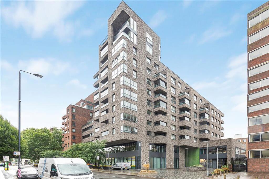 Main image of property: Upper Richmond Road, Putney
