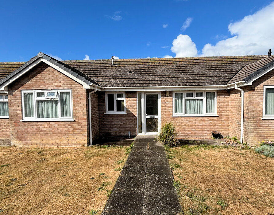 Main image of property: 28 Warwick Place, Tywyn, Gwynedd LL36 0DH