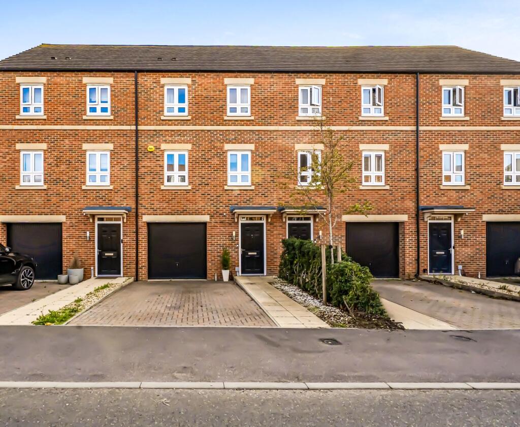 Main image of property: Homestraight, Newbury, Newbury, RG14