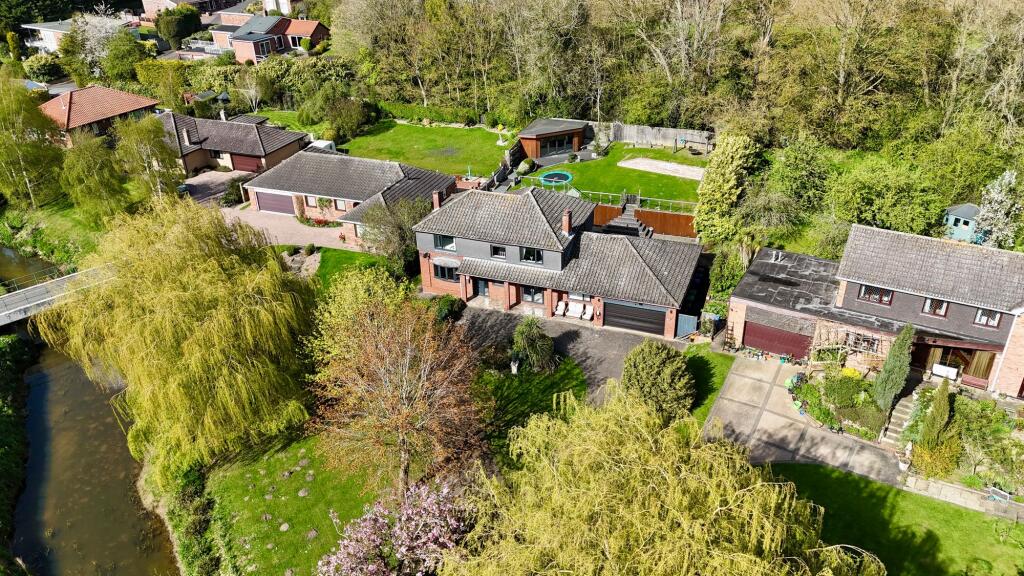 Main image of property: Lindholme, Scotter, DN21