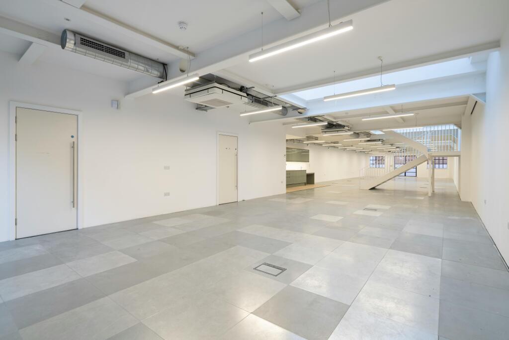 MC3993-9468-HR.jpg