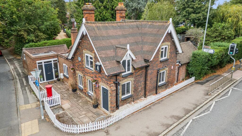 Main image of property: The Old Corner Post Office, Baldock Road, SG6 3LB