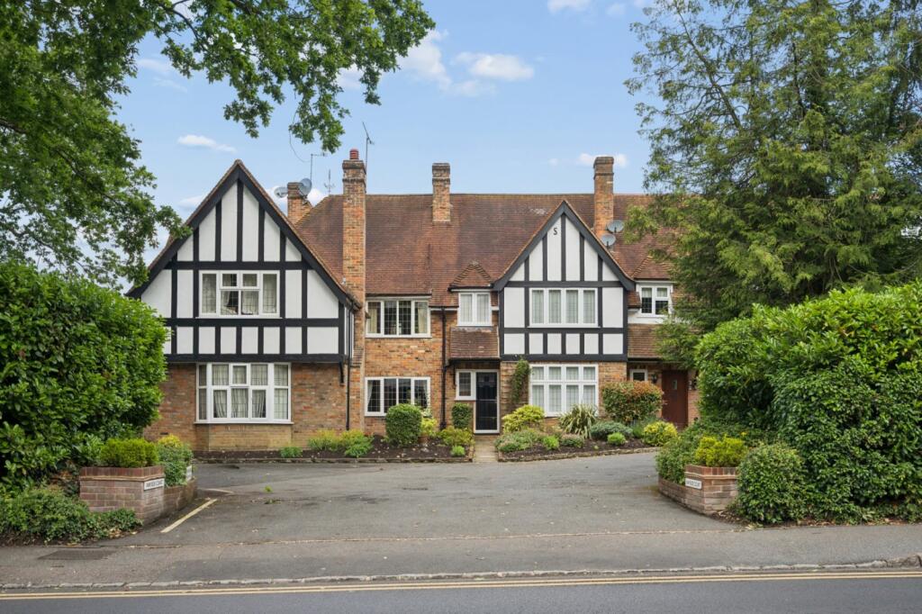Main image of property: Wayside Court, Chesham Road, Amersham, Buckinghamshire, HP6
