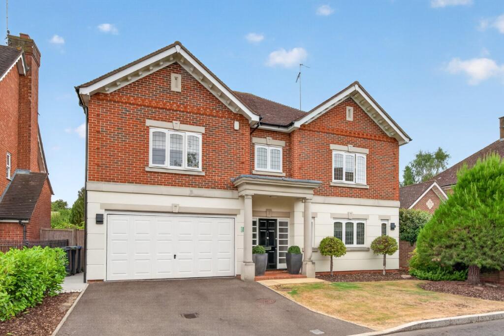 Main image of property: Fallow Fields, Loughton, Essex, IG10