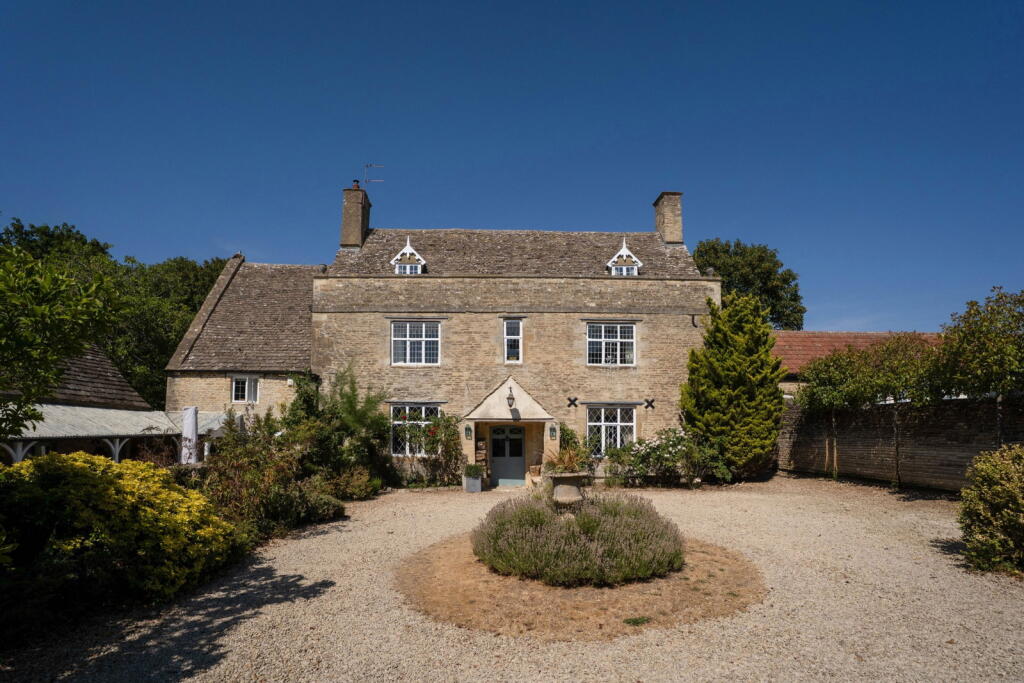 Main image of property: Burford Road, Brize Norton, OX18 3NN