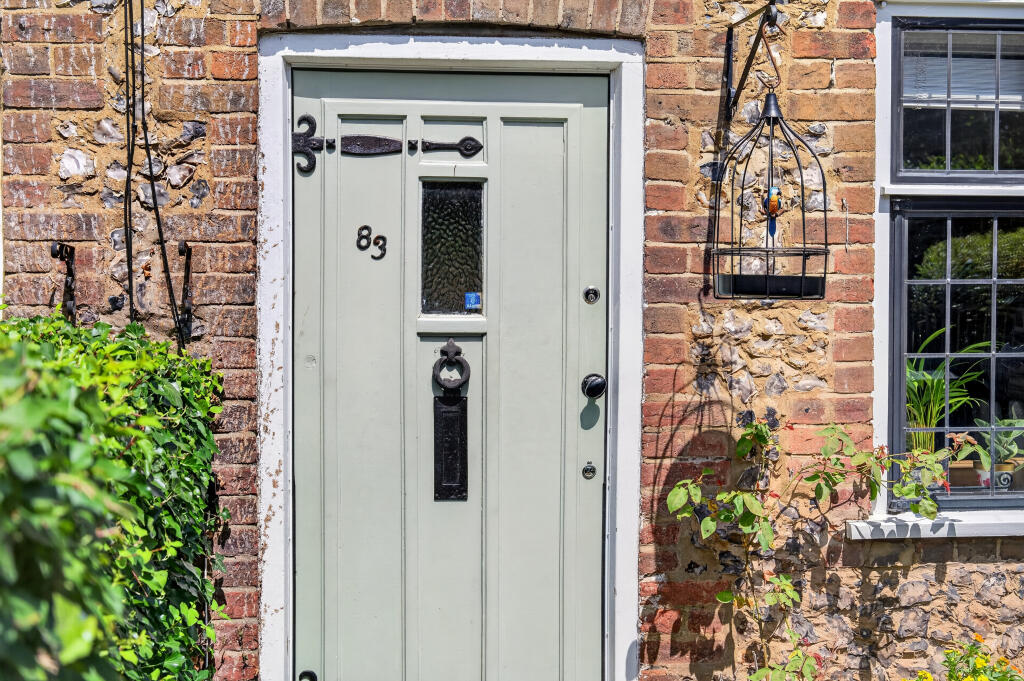 Main image of property: Beautifully renovated, 83 London Road, Markyate, St Albans