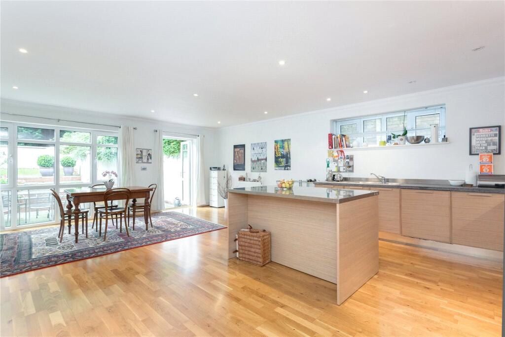 Main image of property: Kingston Hill, Kingston upon Thames, Surrey, KT2