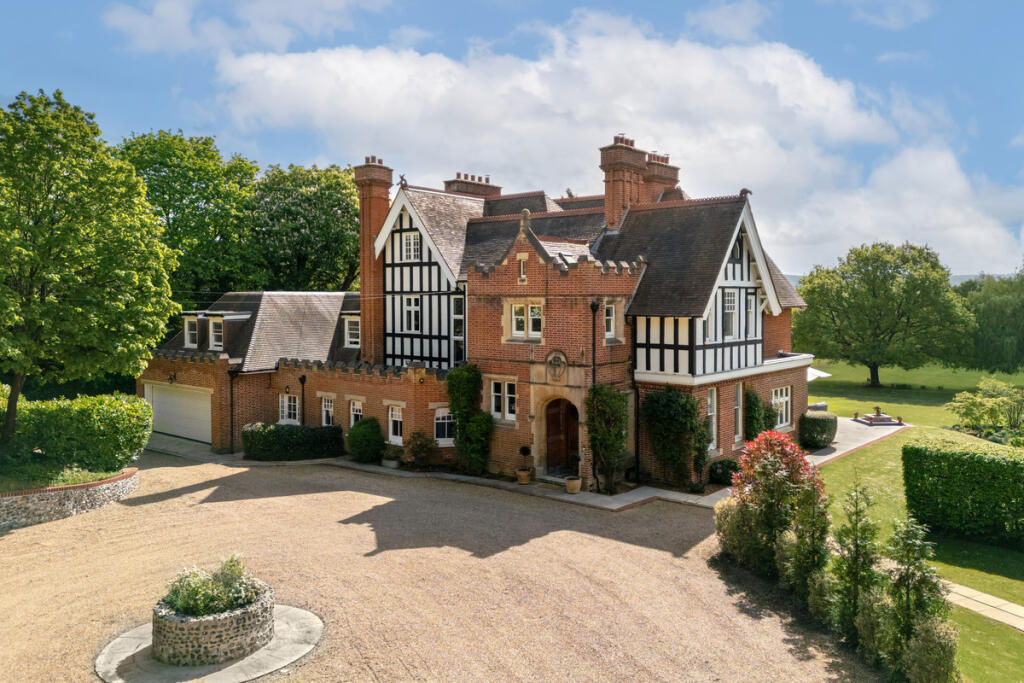 Main image of property: Cobham, Surrey, KT11 3