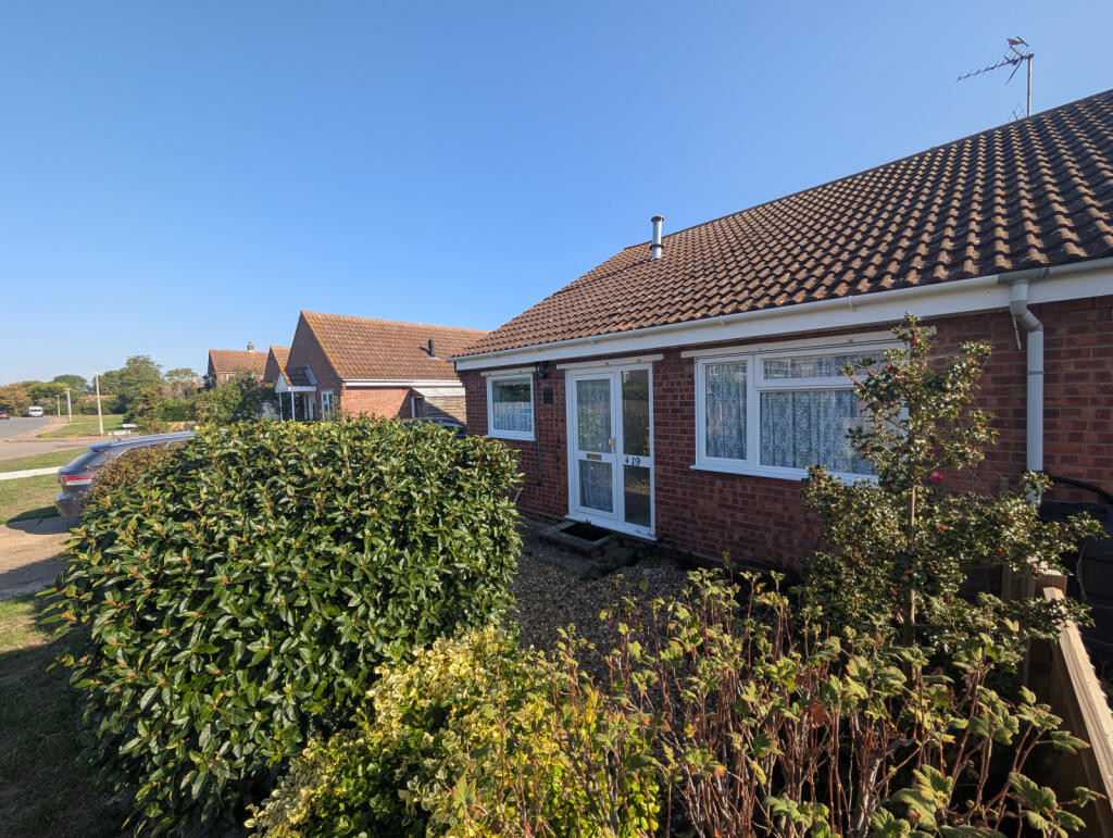 Main image of property: Oakwood Avenue, COLCHESTER, CO5 8EJ