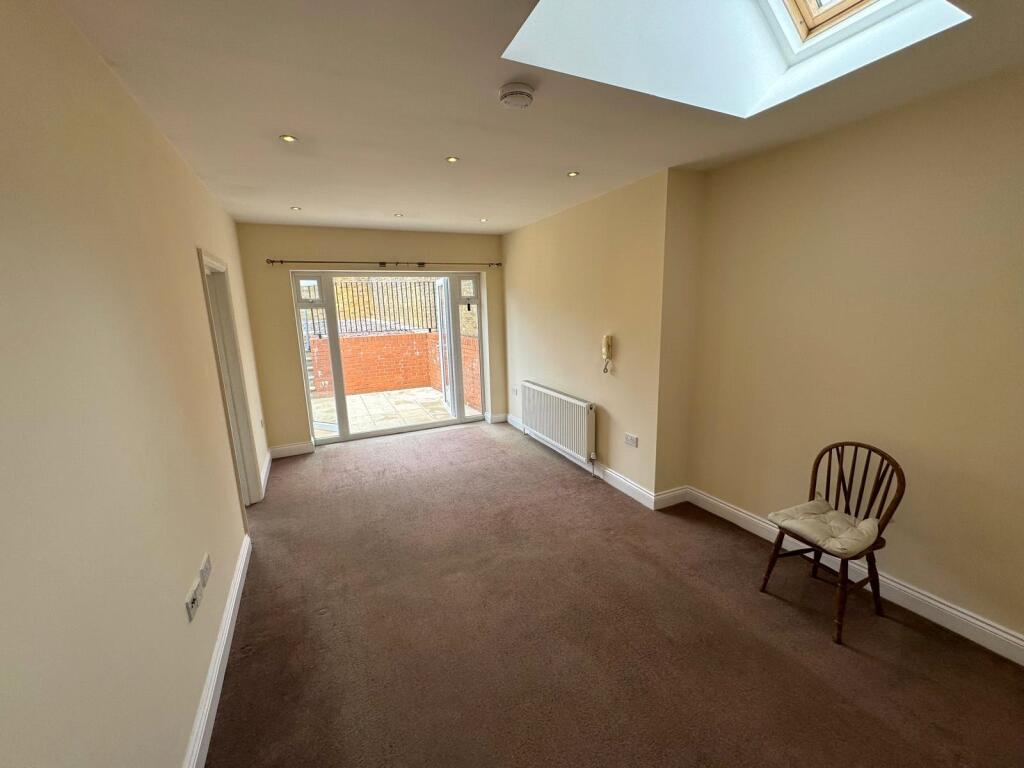 Main image of property: 61a High Street, High Barnet, Herts, EN5