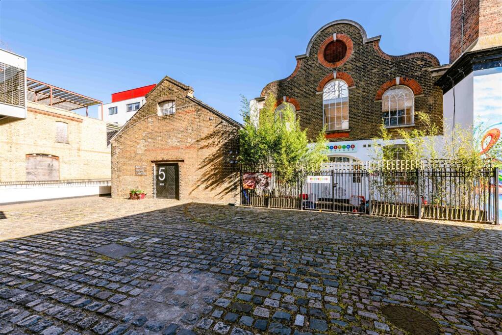 Main image of property: Lea Bridge Road, Hackney, E5