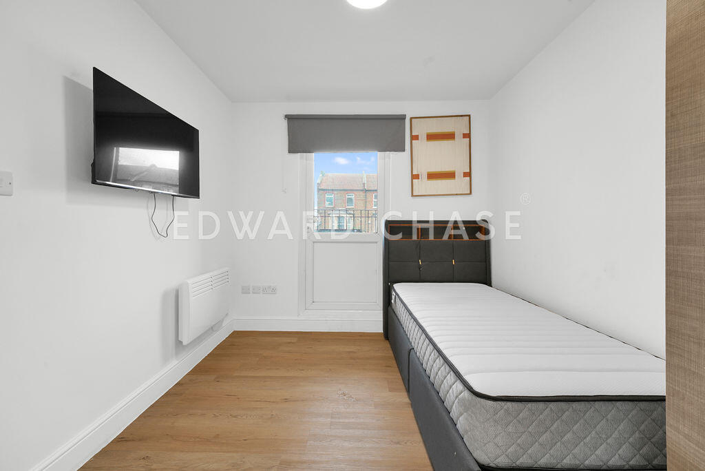 Main image of property: *En-Suite Room, All Bills Included, High Road*