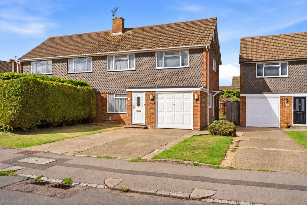 Main image of property: Leston Close, Dunstable, Bedfordshire, LU6