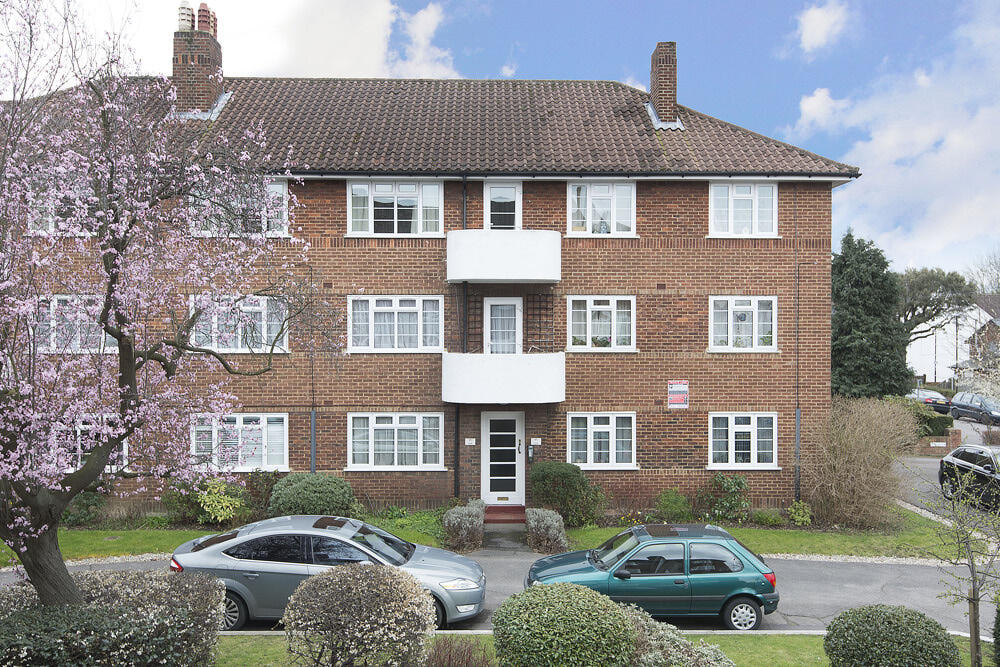 Main image of property: Richmond road, SW20: 2 bed 1 rec 1 bath 