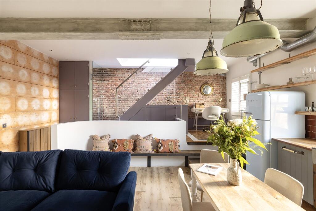 Main image of property: Arundel Gardens, London, W11