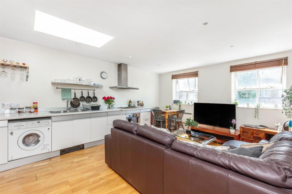 Main image of property: Upper Richmond Road West, East Sheen, SW14
