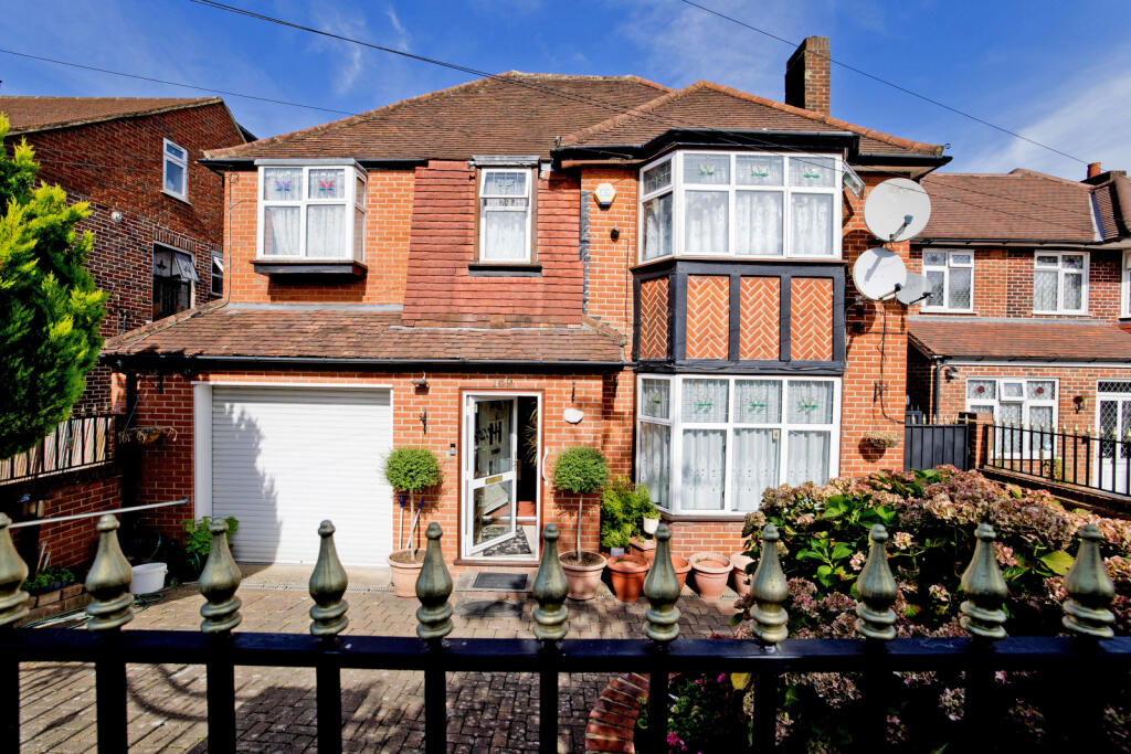 Main image of property: Winchmore Hill Road, London, N14 6AR