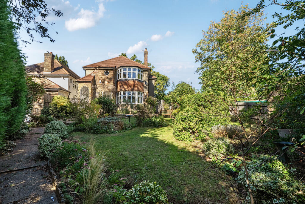 Main image of property: The Knoll, Beckenham, BR3