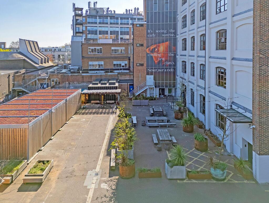 Laszlo Gardens, Bike storage & Parking
