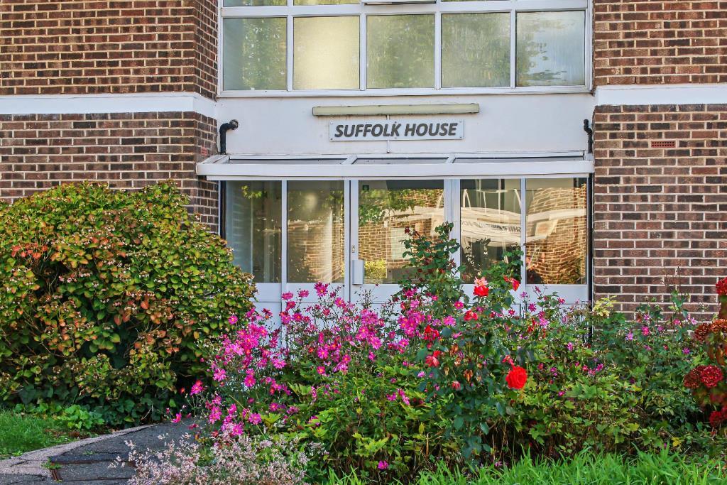Main image of property: Stratton Close, Edgware