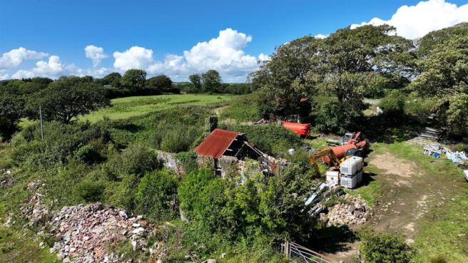looking north west at plot and paddock behind.jpg