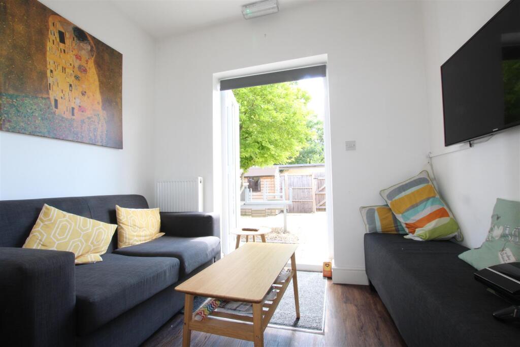 Main image of property: The Crescent, Eastleigh