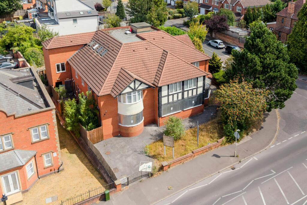 Main image of property: 251 Warwick Road, Solihull, B92 7AH
