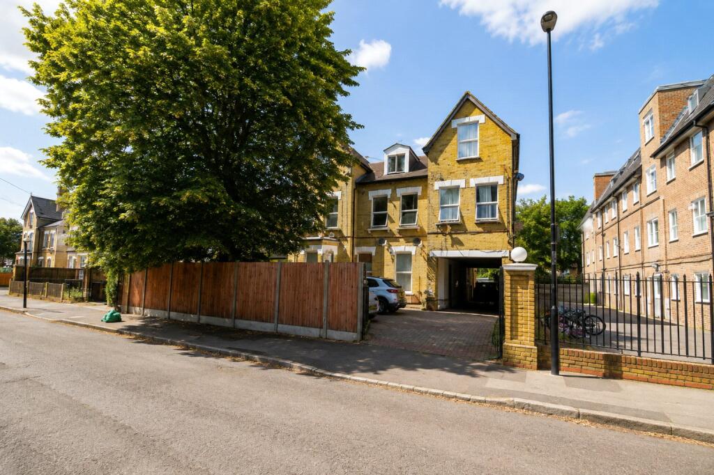 Main image of property: Dunheved Road North, Thornton Heath, CR7