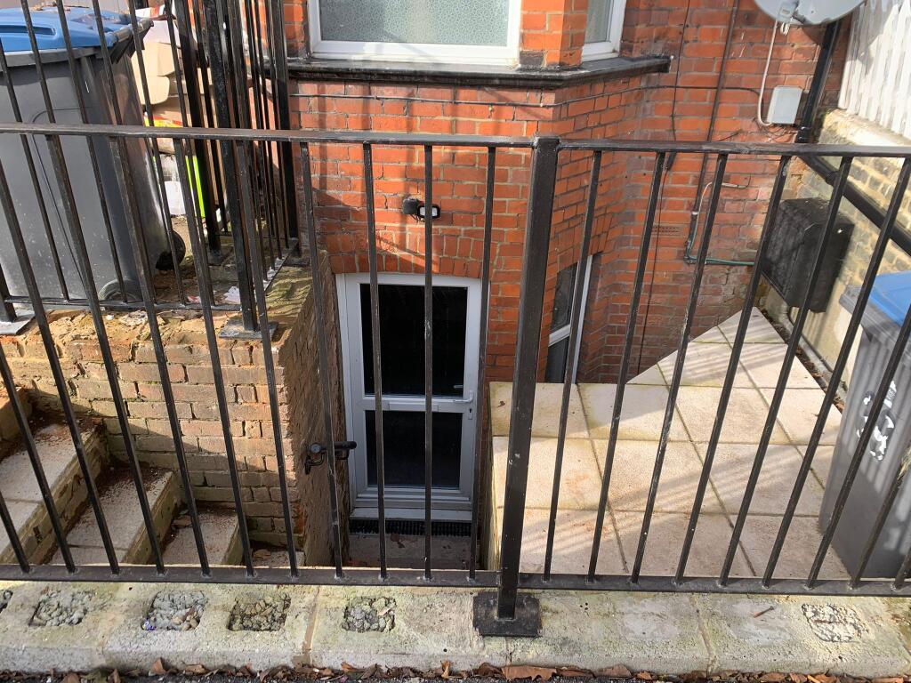 Main image of property: Basement Flat, 39 Beaconsfield Ave