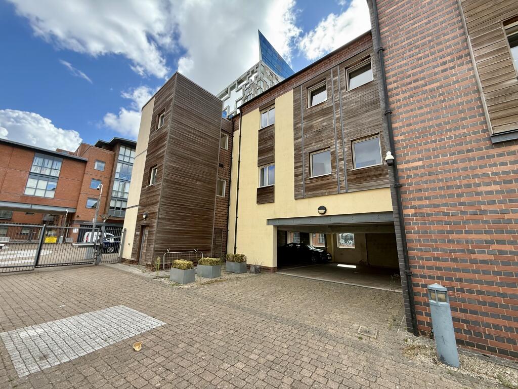 Main image of property: Holliday Wharf, 11 Waterfront Walk, Birmingham, B1 1TX