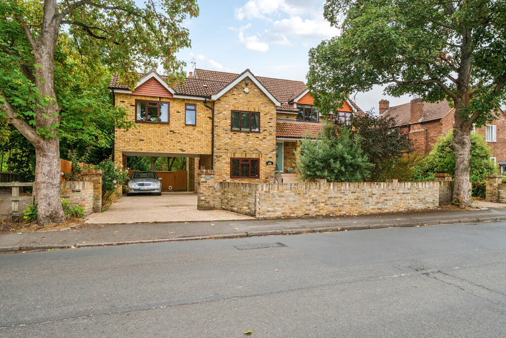 Main image of property: Ray Mill Road West, Maidenhead, SL6
