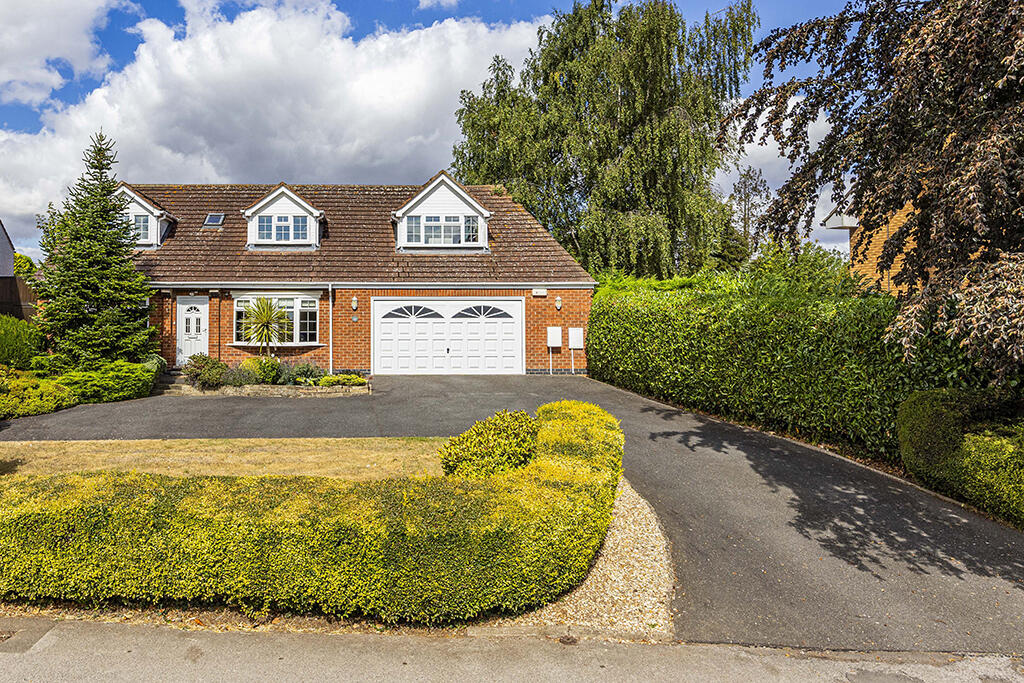 Main image of property: 33 Shelt Hill, Woodborough, Nottinghamshire NG14 6DG