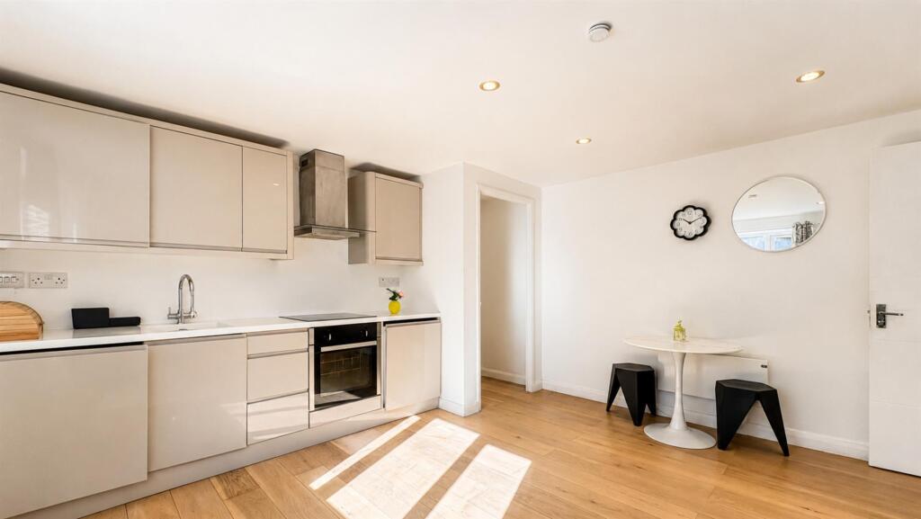 Main image of property: Jade Close, London, E16
