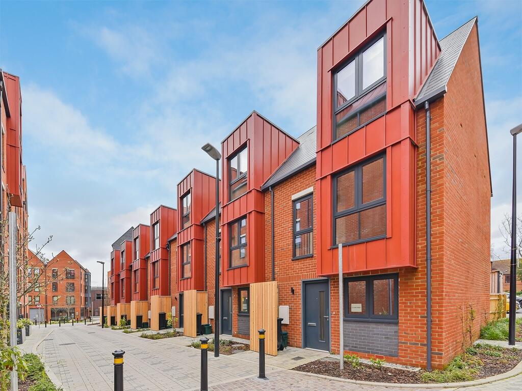 Main image of property: 4 Highfield Avenue, 11 Market Street Newbury RG14