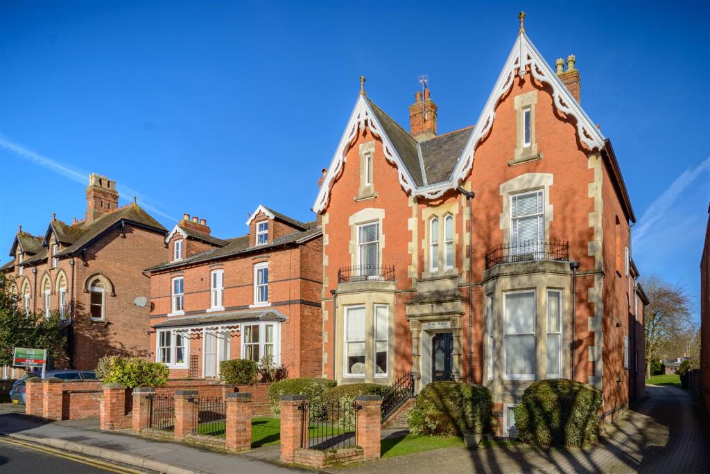 Main image of property: Hyde House, Kenilworth