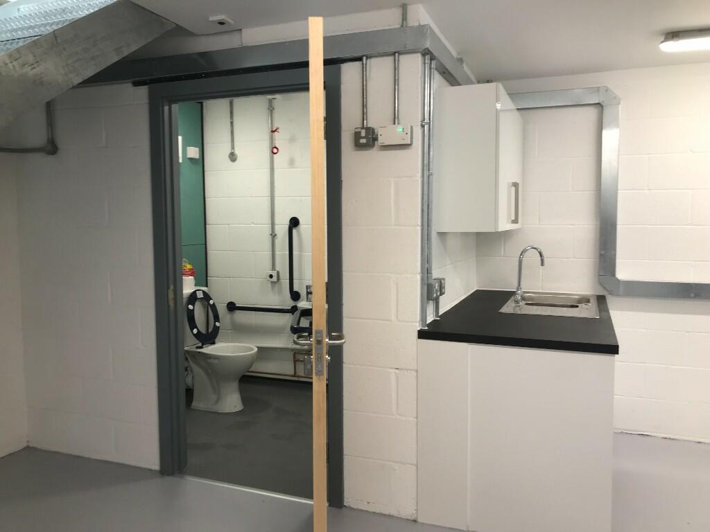 Toilet &amp; Kitchenette