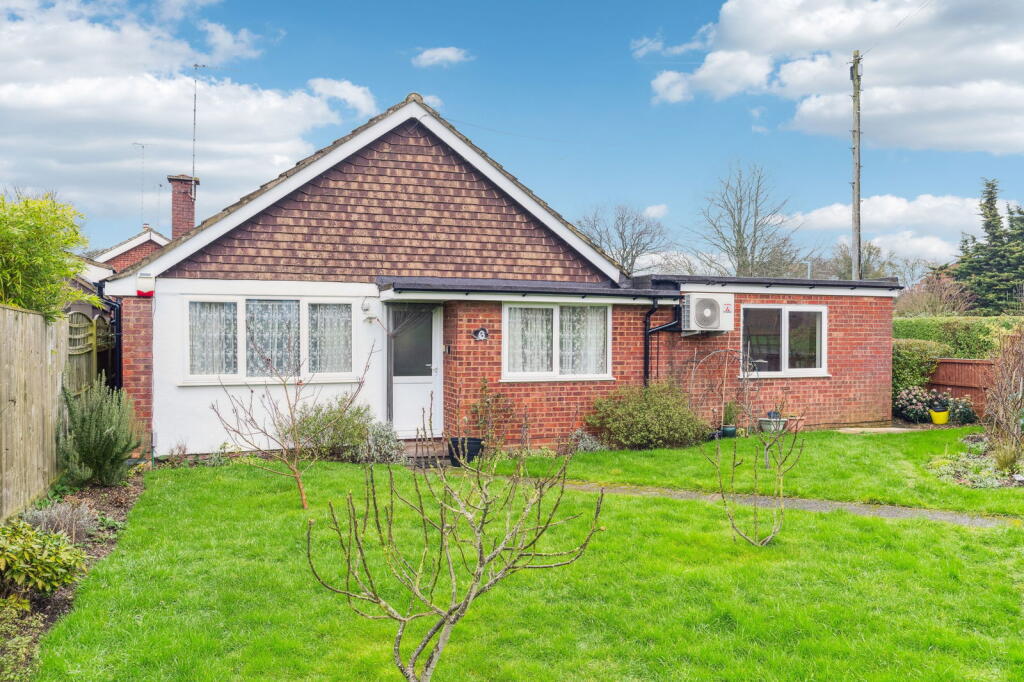 Main image of property: Seamons Close, Dunstable, LU6 3EQ