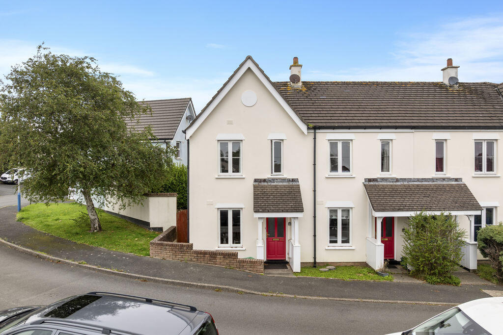 Main image of property: 28 Lakeside Road, Douglas