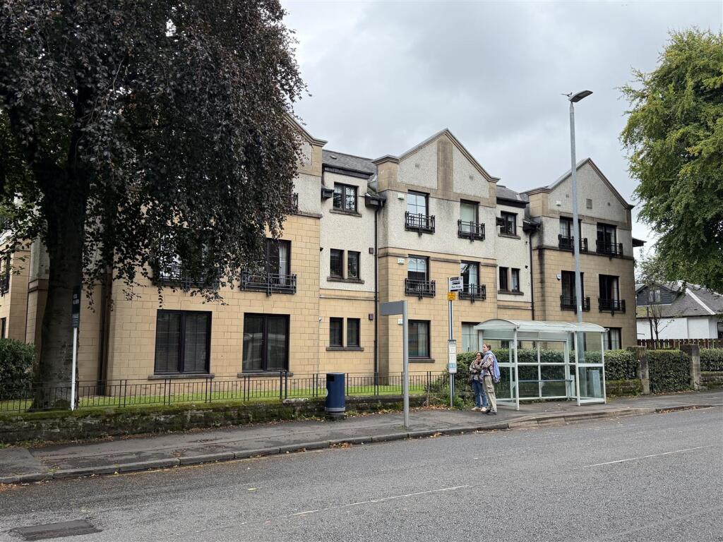 Main image of property: 2 West Chapelton Avenue, Bearsden, G61 2DQ