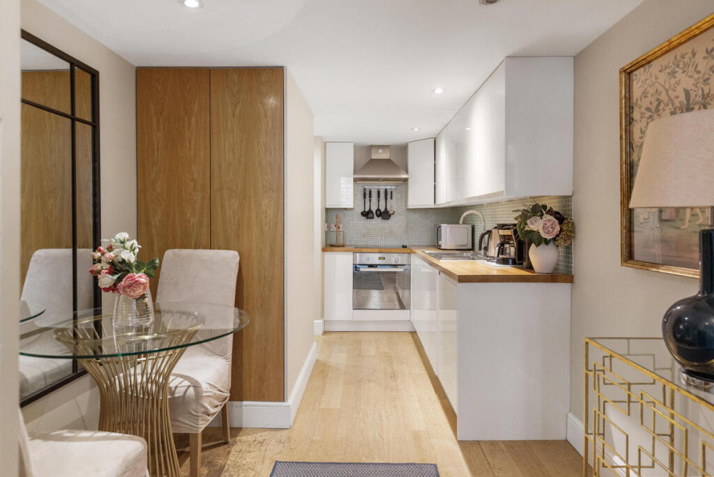 Main image of property: Queen's Gate, London, SW7 5