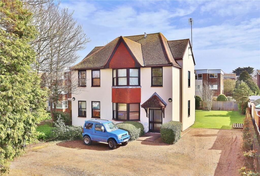 Main image of property: West Avenue, Worthing, BN11