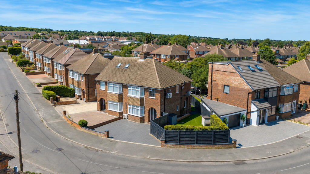 Main image of property: Sundown Avenue, Dunstable, Bedfordshire, LU5 4AJ