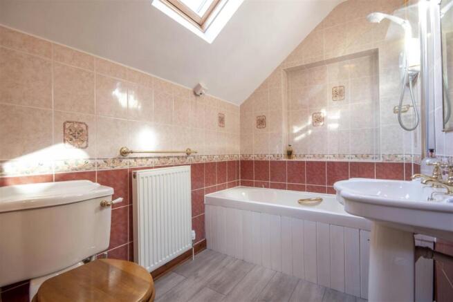 Bathroom.jpg