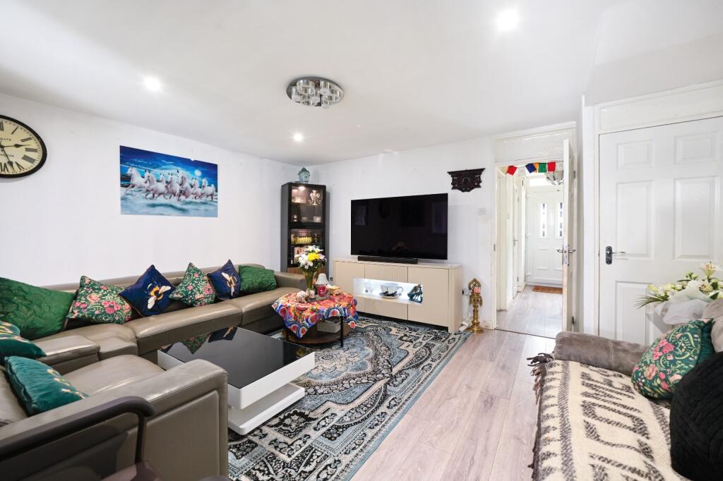 Main image of property: Hexham Road, Reading, Berkshire, RG2 7UA
