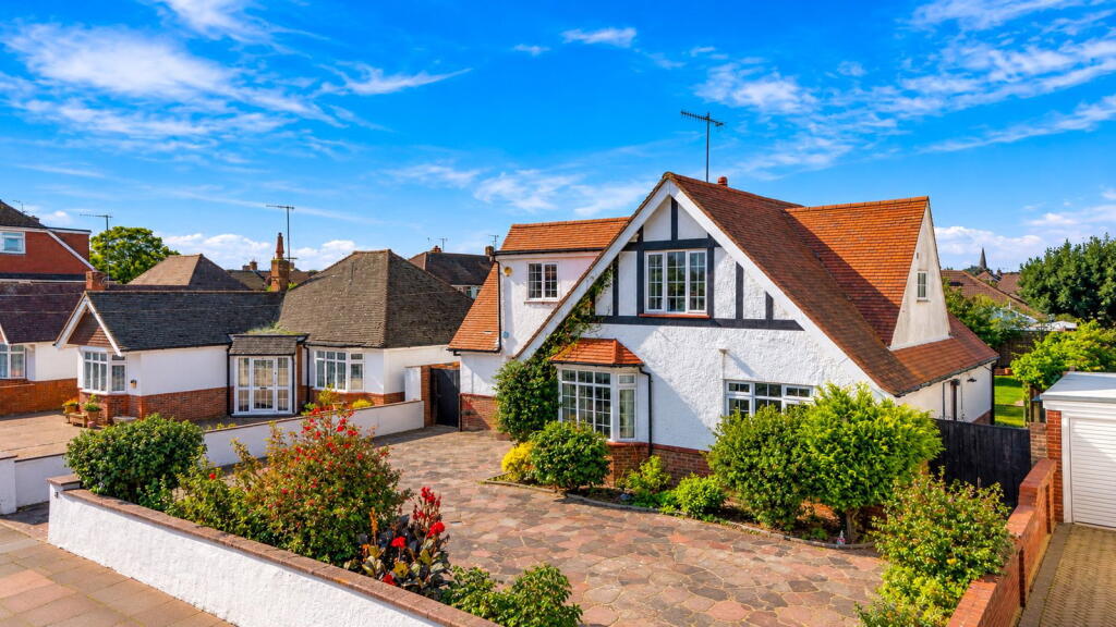 Main image of property: Loxwood Avenue, Worthing, BN14 7RF