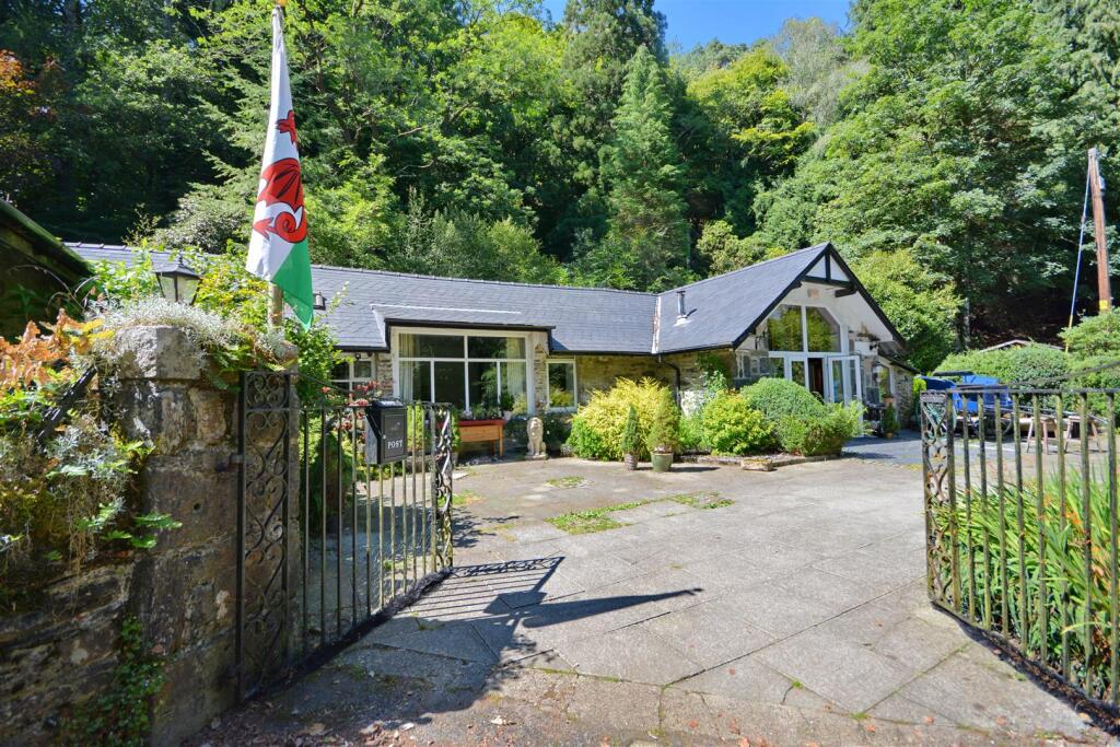 Main image of property: Aberglaslyn, Beddgelert, Gwynedd