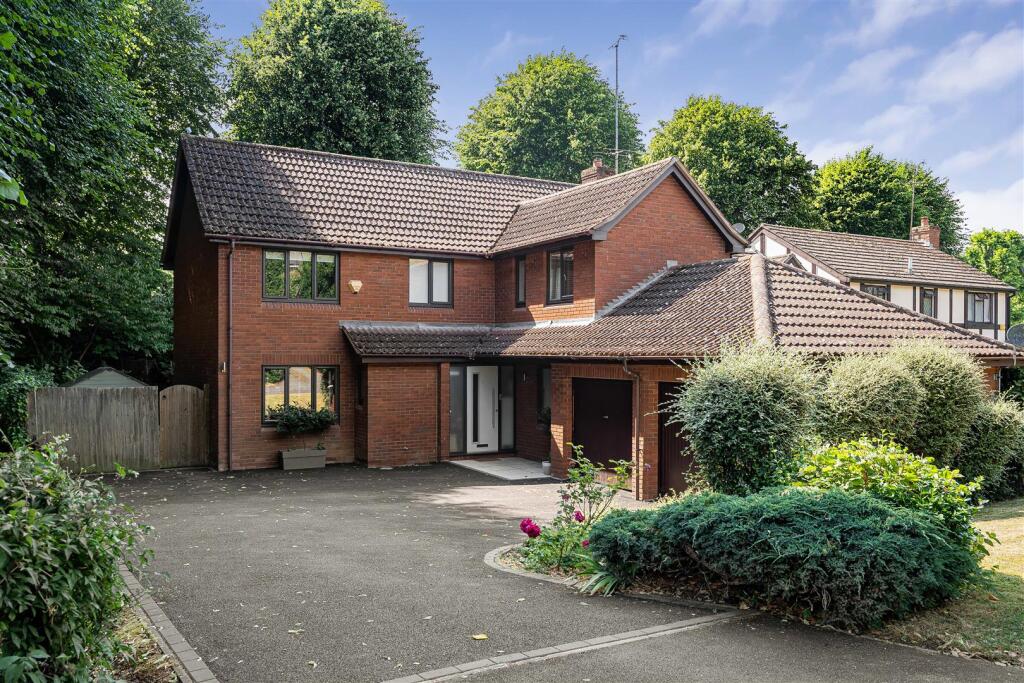 Main image of property: Moorend Glade, Charlton Kings, Cheltenham