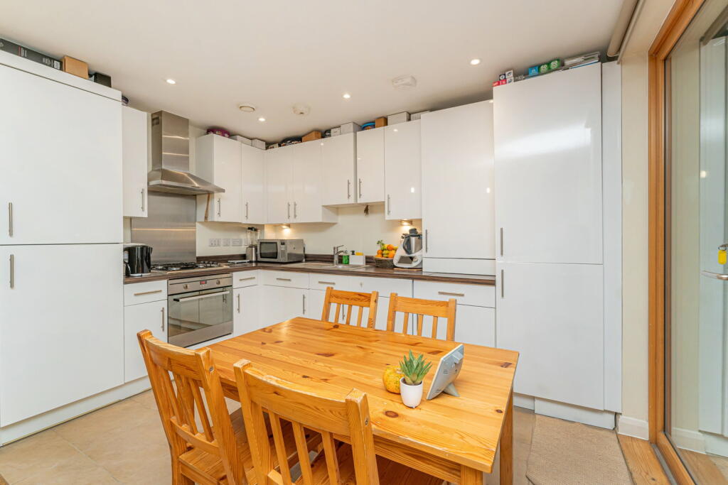 Main image of property: Oberon Court, E6