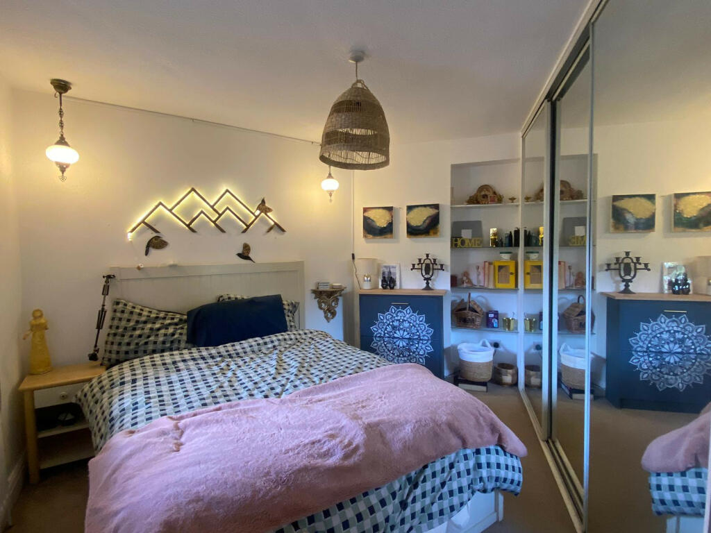 Main image of property: Bridgehouse Court, Blackfriars Road, London, SE1