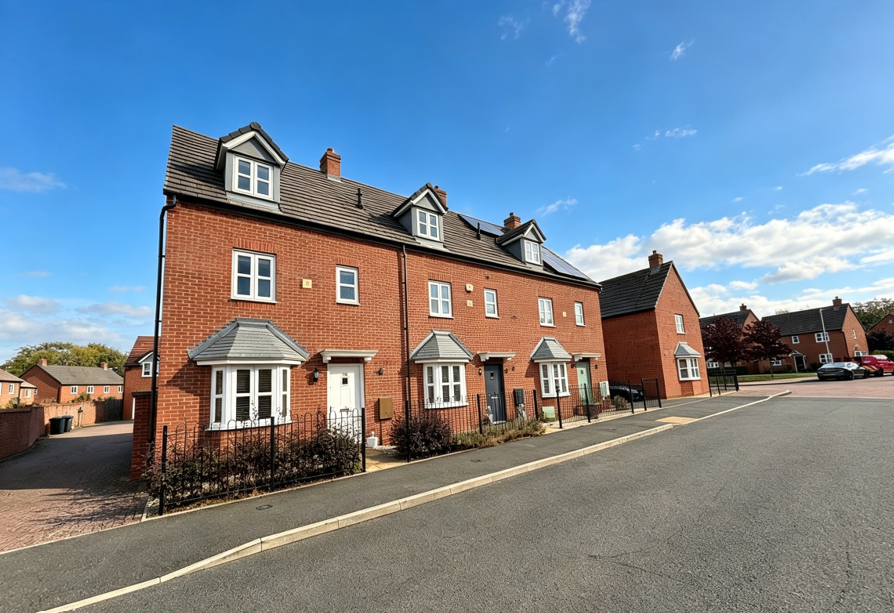 Main image of property: Ubique Avenue, Stratford-upon-Avon, CV37 8WQ